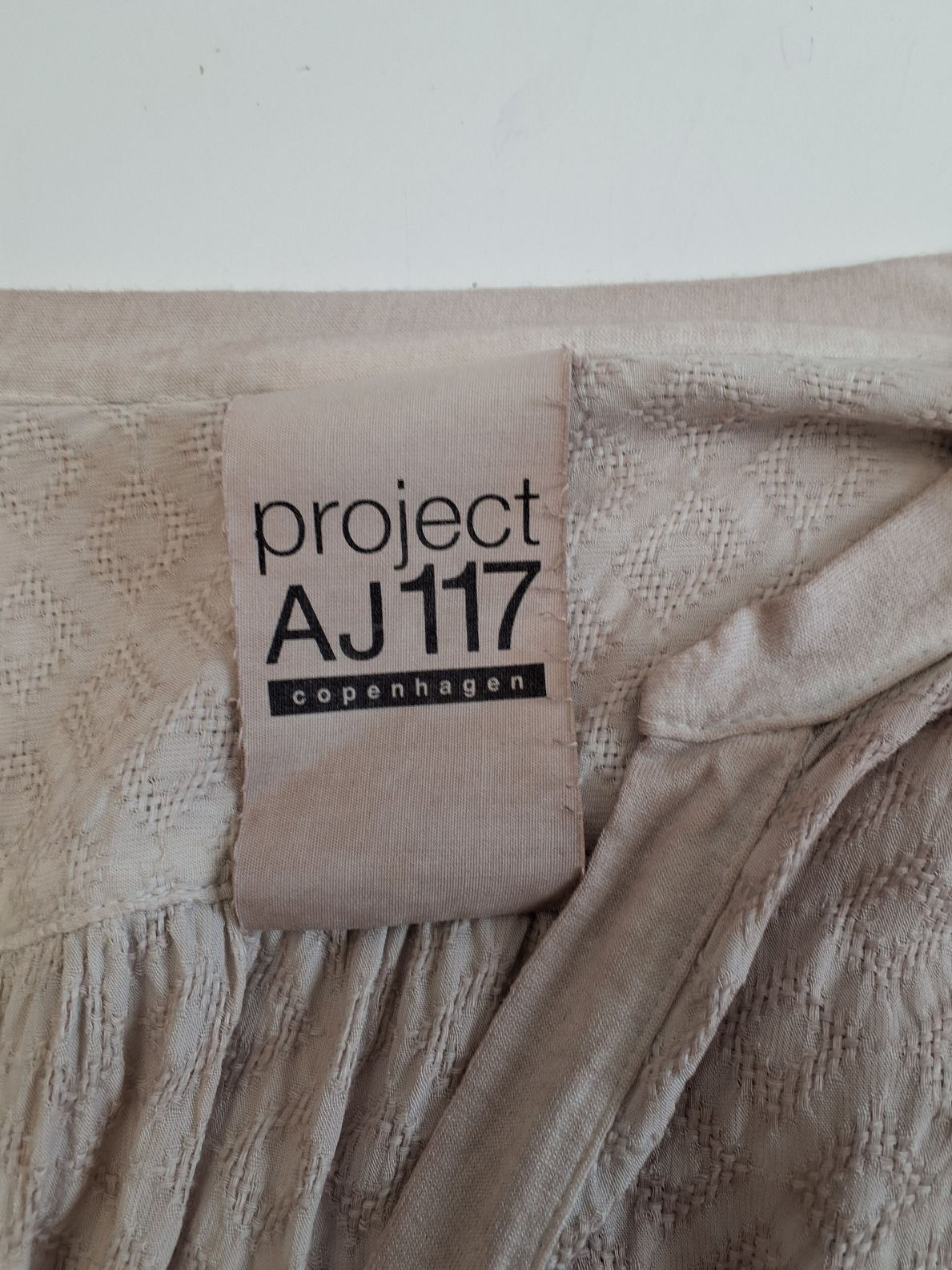 Project AJ117 Bluse